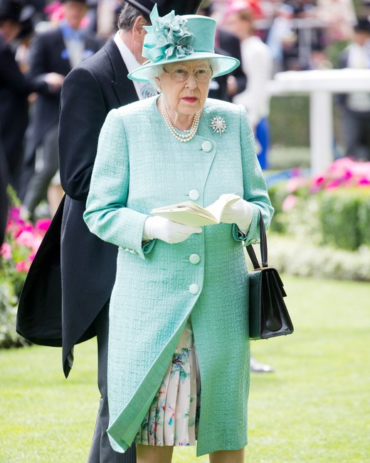 ESC: Do's and Dont's, Queen Elizabeth II, Monochrome